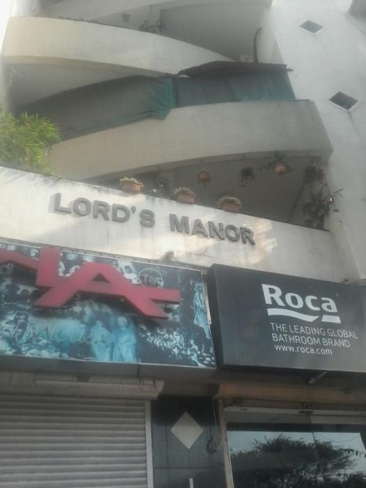 Lords Manor Apartment - Banner Image