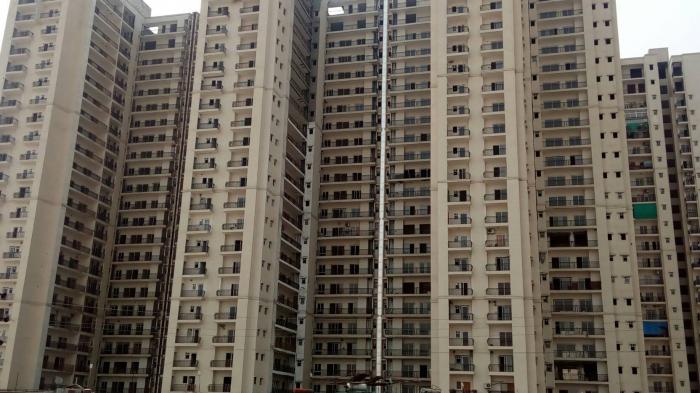 Antriksh Golf View - Under Construction