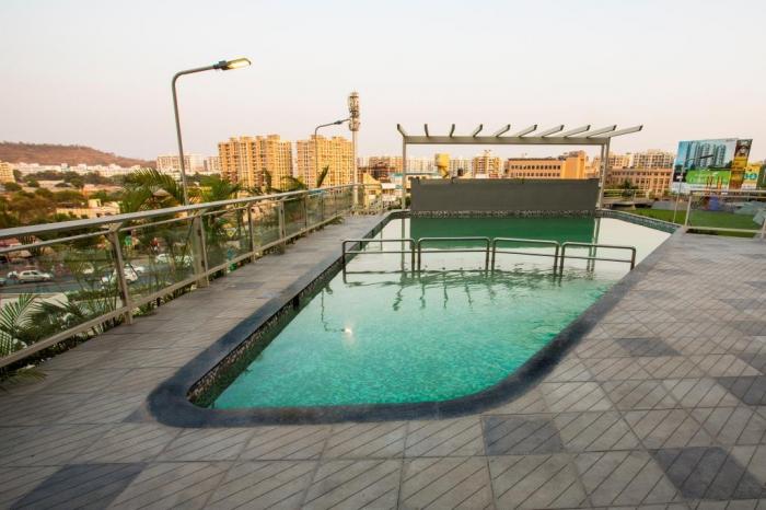 Rainbow Grace - Out Door Swimming Pool