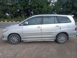 INNOVA IMMEDAITE SALE 2013 MODEL 2.5VX 7S