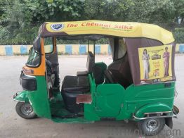 Bajaj cng auto green colour 
