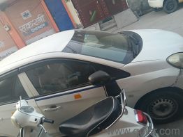 Commercial white car honda amaze 