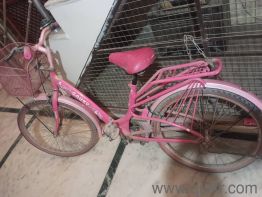 Well condition CYCLE pink colour 